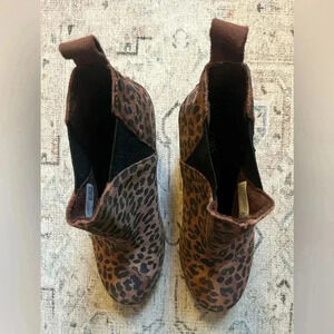 Tom’s Leopard Print Wedges